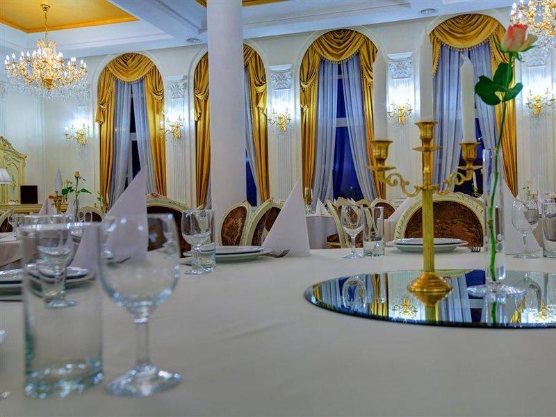 ורשה Hotel Holiday Park מראה חיצוני תמונה