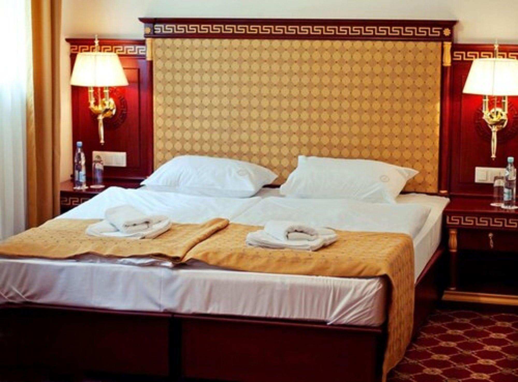 ורשה Hotel Holiday Park מראה חיצוני תמונה