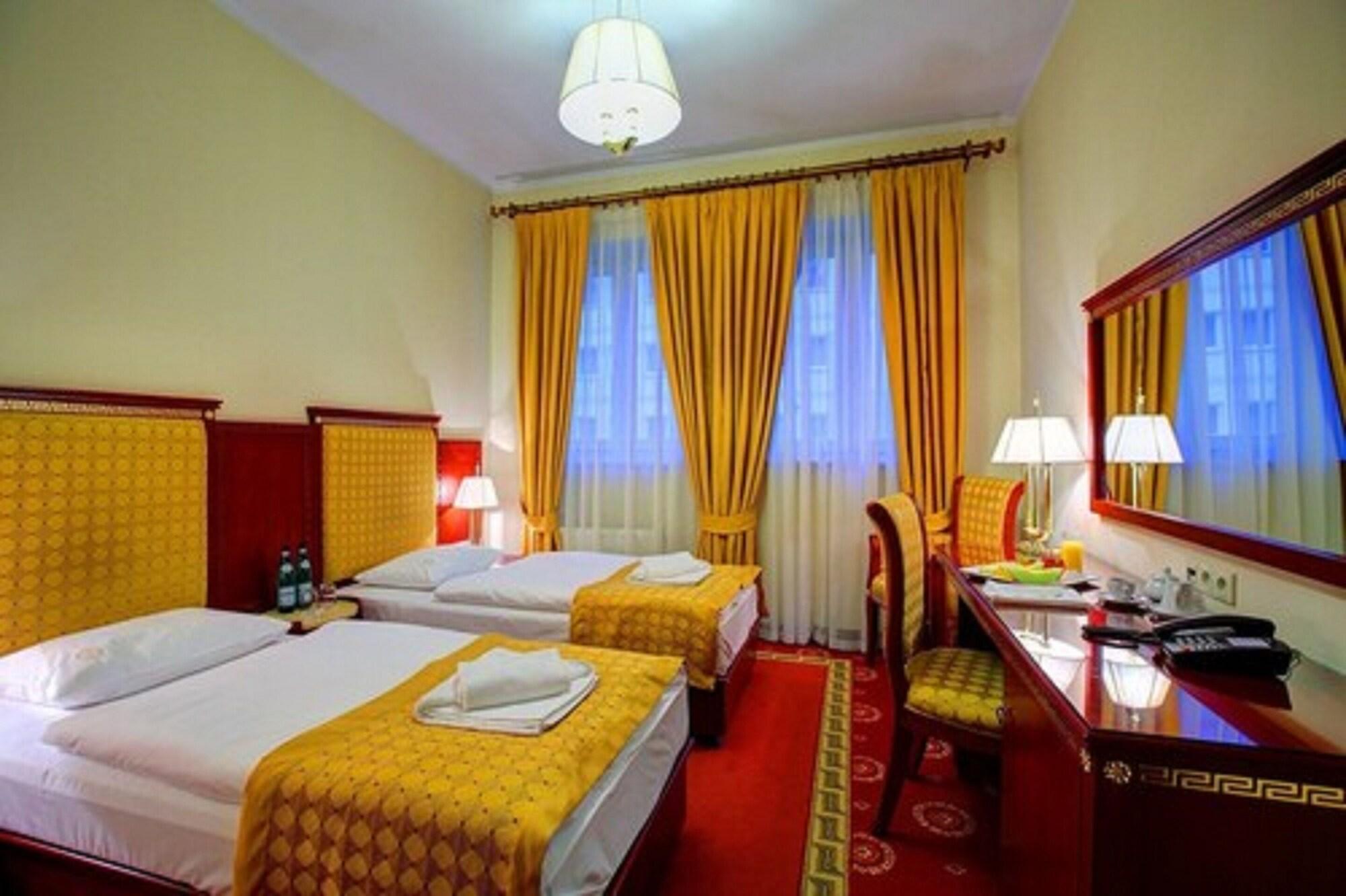 ורשה Hotel Holiday Park מראה חיצוני תמונה