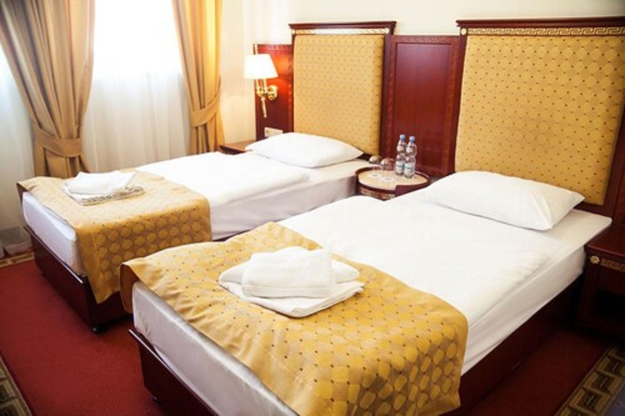 ורשה Hotel Holiday Park מראה חיצוני תמונה