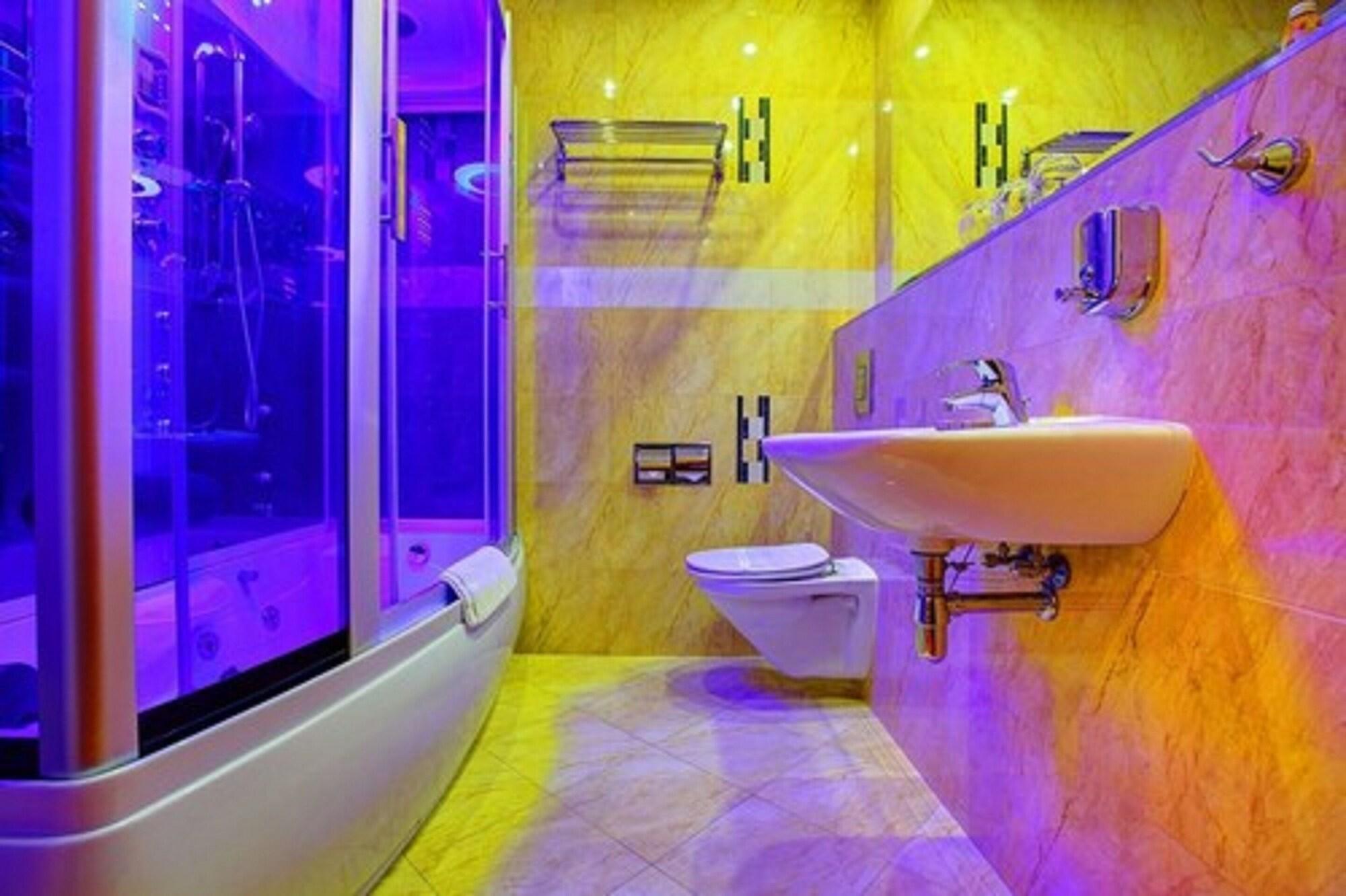 ורשה Hotel Holiday Park מראה חיצוני תמונה