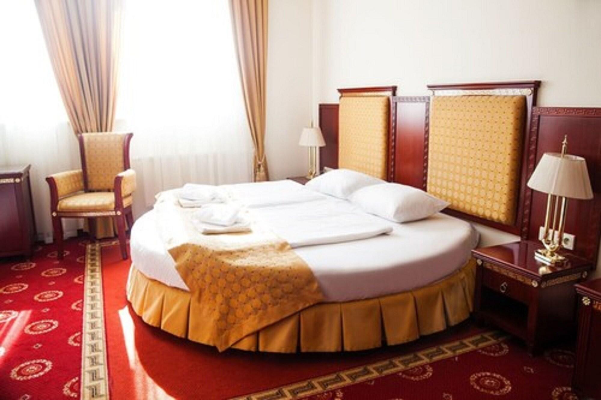 ורשה Hotel Holiday Park מראה חיצוני תמונה