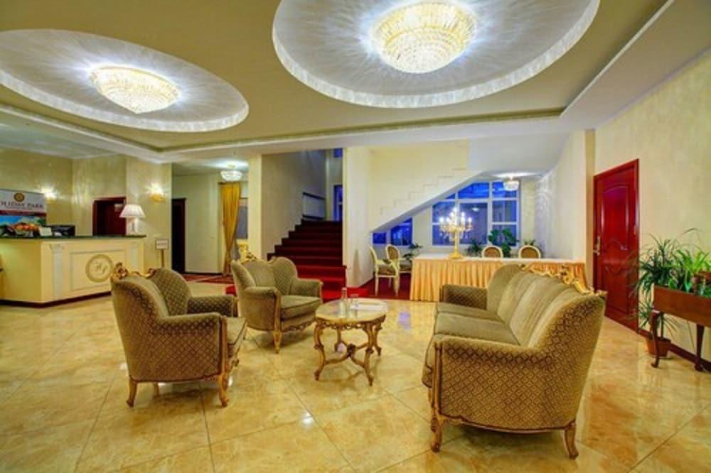 ורשה Hotel Holiday Park מראה חיצוני תמונה