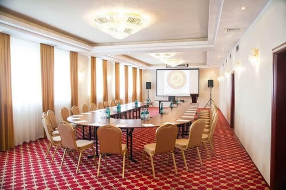 ורשה Hotel Holiday Park מראה חיצוני תמונה