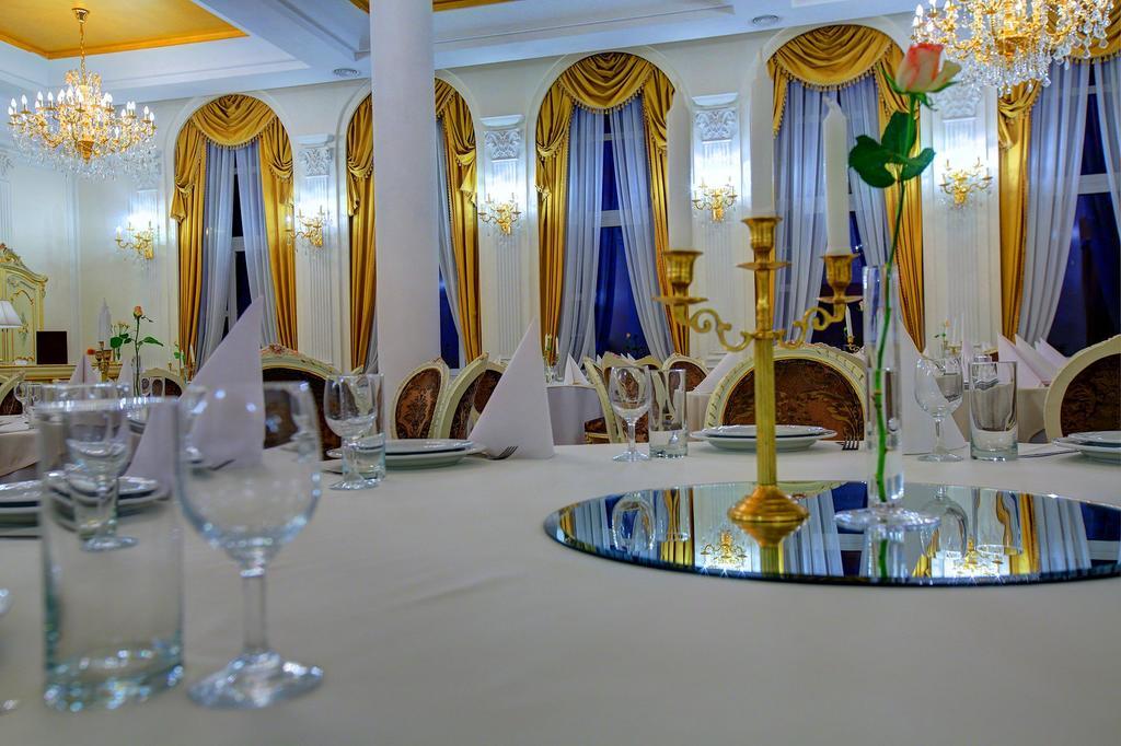 ורשה Hotel Holiday Park מראה חיצוני תמונה