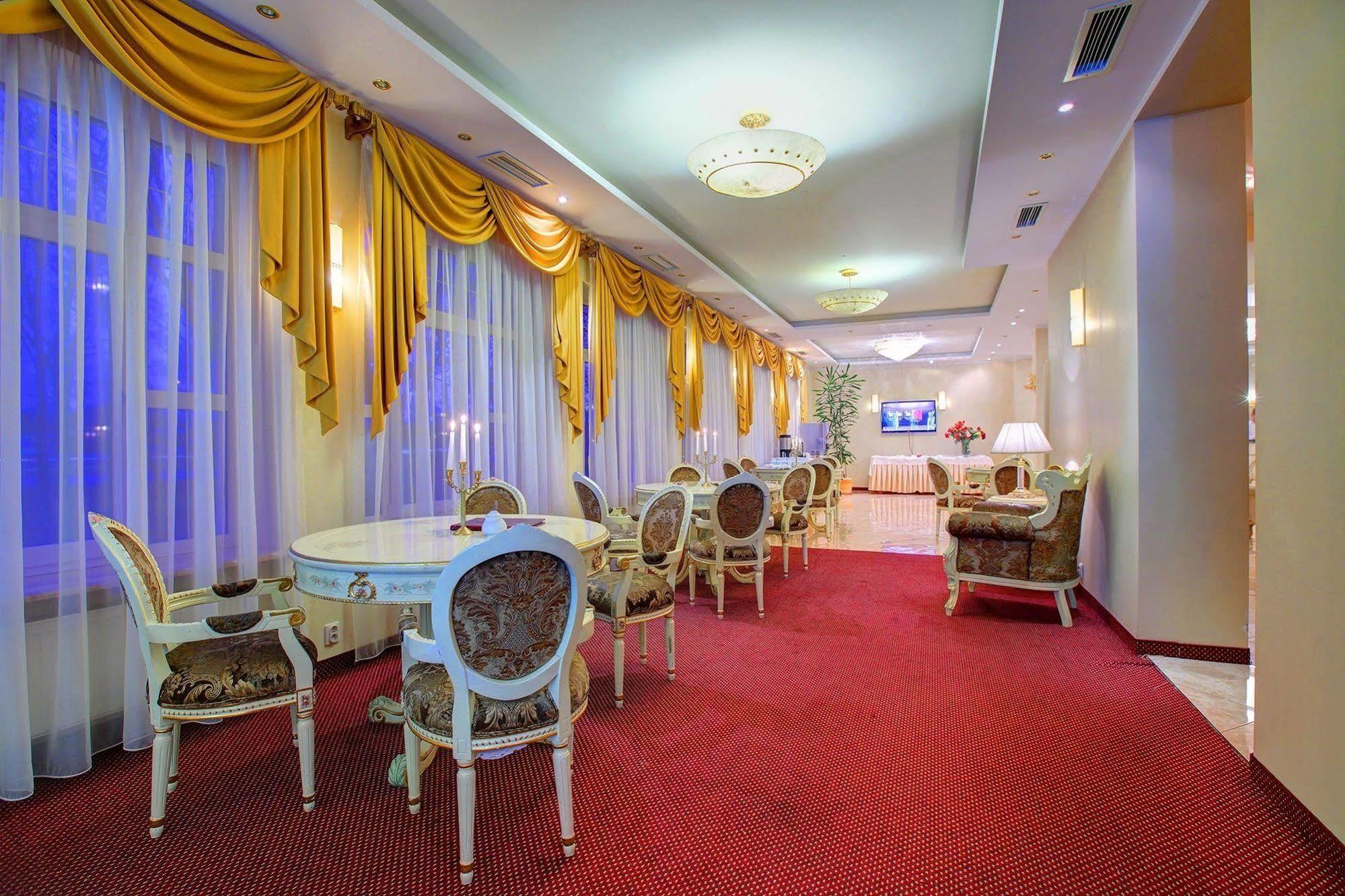 ורשה Hotel Holiday Park מראה חיצוני תמונה