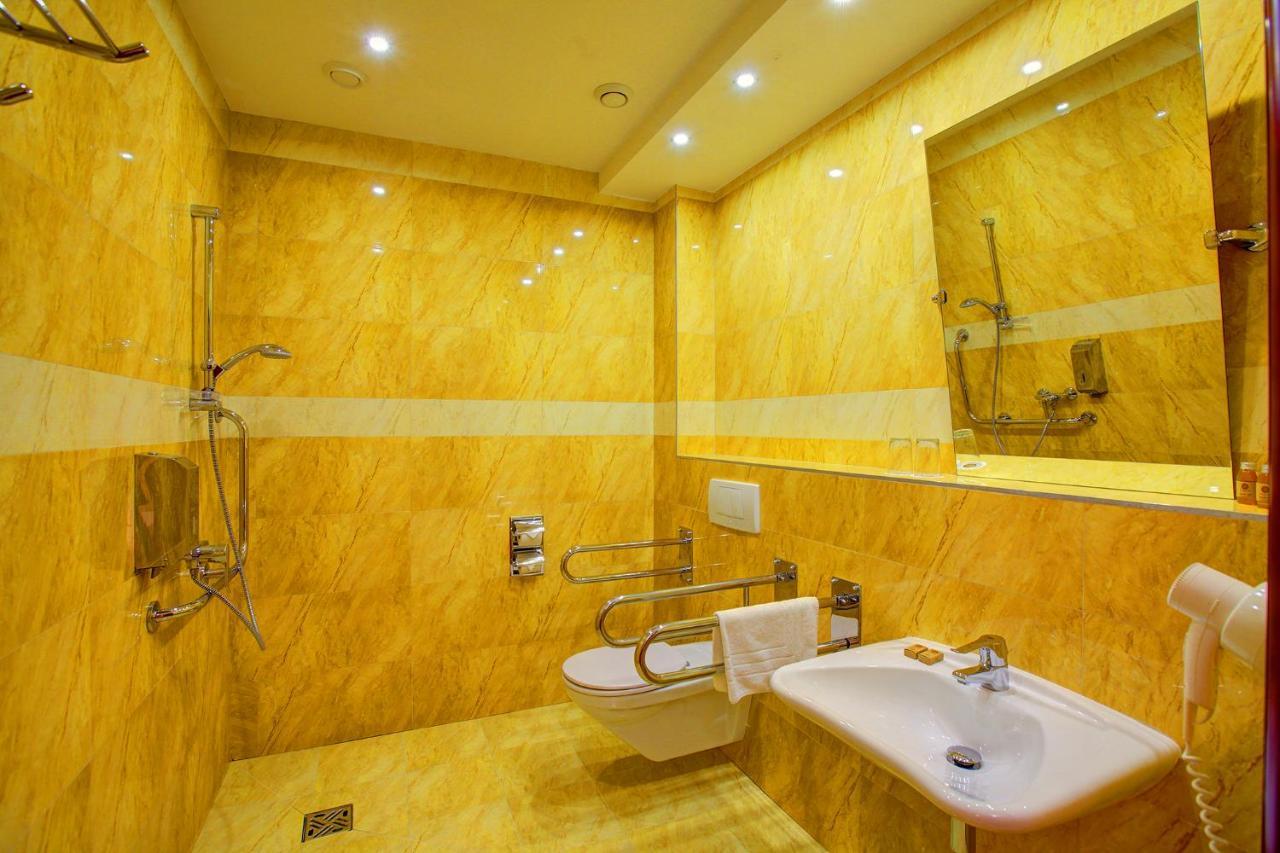ורשה Hotel Holiday Park מראה חיצוני תמונה